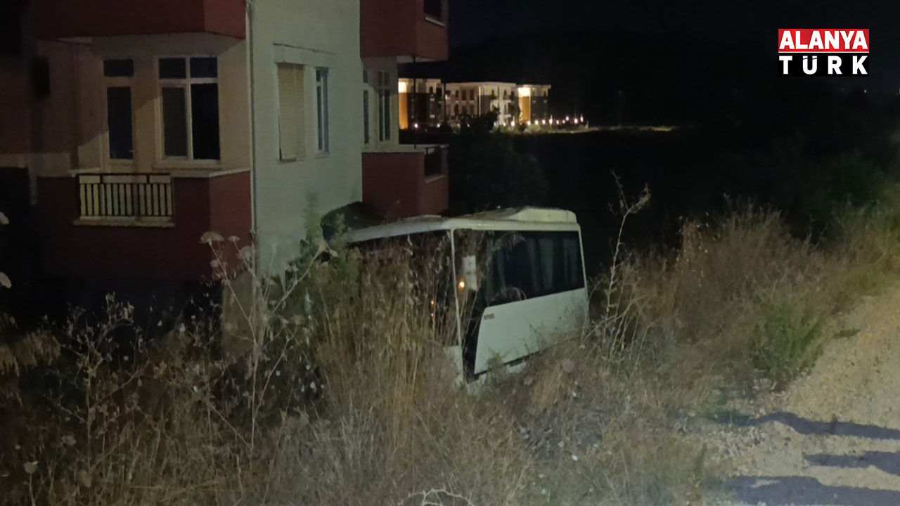 Otobüs Bahçeye Uçtu