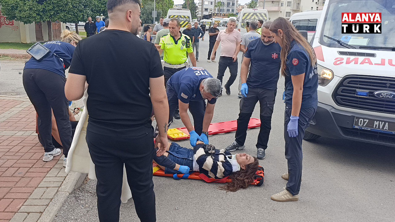 Motosikletle çarpışan otomobilin sürücüsü şoka girdi, gözyaşlarına boğuldu