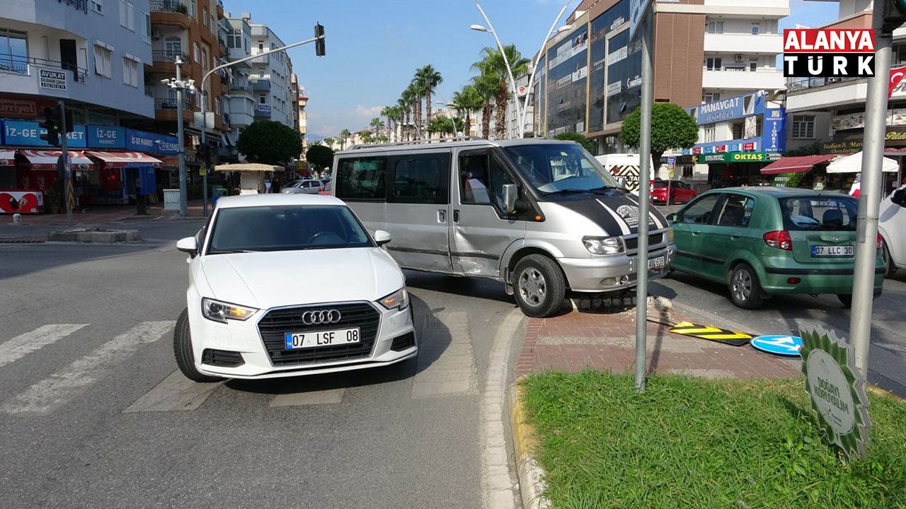 Antalya'da ağır çekim gibi kaza