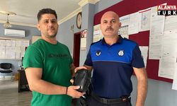Zabıtanın devriye atarken yerde bulduğu çanta sahibine teslim edildi