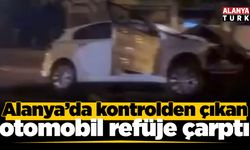 Alanya’da kontrolden çıkan otomobil refüje çarptı
