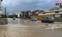 Alanya'da yağmur, dolu ve fırtına hayatı olumsuz etkiledi