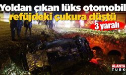 Yoldan çıkan lüks otomobil refüjdeki çukura düştü