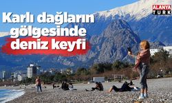 Karlı dağların gölgesinde deniz keyfi