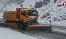 Antalya-Konya karayolunda kar etkili oldu