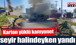 Karton yüklü kamyonet seyir halindeyken yandı