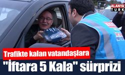 Trafikte kalan vatandaşlara 'İftara 5 Kala' sürprizi