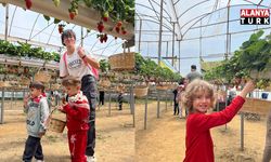 ALKÜ’lü Minikler Doğayla Buluştu: Fidan Dikip Çilek Topladılar