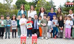 Başkan Vekili Çiçek miniklerle birlikte atık pil topladı