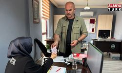 Başkan koruması bankamatikte bulduğu parayı zabıtaya teslim etti