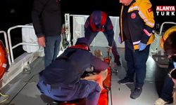 Demre Kaleköy'de rahatsızlanan kişi, sahil güvenlik botuyla tahliye edildi