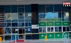 Elindeki pompalı tüfekle belediye binasına ateş açtı