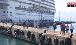 Alanya’ya demirleyen AIDAstella 2 bin 129 turist getirdi.