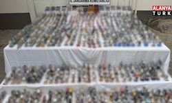 Antalya’da piyasa değeri 15 milyon lira olan kaçak gözlük ve saatler ele geçirildi