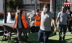 Kötü kokudan şüphelenerek baktıkları reklam panosundan tanınmayacak halde ceset çıktı