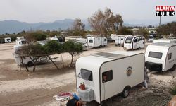 Kumluca'da sahil ve kamu alanlarında karavan konaklaması yasaklandı, karavancılar bölgeden çıkarıldı