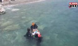 Kayalıklardan düşerek yaralanan şahıs için ekipler alarma geçti