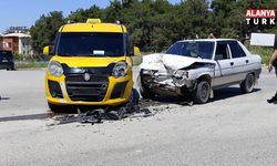 Manavgat'ta taksi ile otomobil çarpıştı: 2 yaralı