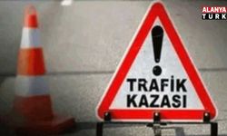 Alanya’da yolcu midibüsü ile elektrikli motosiklet çarpıştı: 2 yaralı