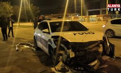 Polis otosuna çarpıp patlamış lastiklerle kaçtı, park halinde bulundu