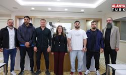 Başkan Vekili Özdemir başpehlivanları ağırladı: "Altın kemeri Antalya'ya getireceğinize inanıyorum"