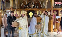 Alanya’da 700 kişilik Paskalya ayini! Mahmutlar’da dikkat çeken görüntüler