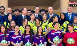 Alanya’da öğrencilere spor malzemesi desteği