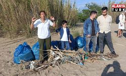 Sahil temizliğinde toplanan çöp yığını görenleri hayrete düşürdü
