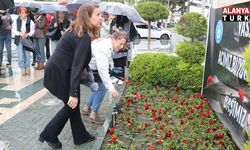 Türk Eğitim Sen’den şiddete karanfilli tepki