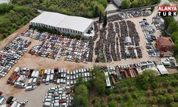 Yediemin otoparkları araç mezarlığına döndü, milyonluk araçlarla hurdaya dönenler aynı alanda sahiplerini bekliyor