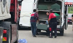 Antalya'da feci kaza: Tırın altında kalan 19 yaşındaki motosikletli genç hayatını kaybetti