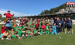 GENÇ ŞİMŞEKLERDEN NET GALİBİYET: ALANYASPOR U13’TEN DERBİDE 3 GOLLÜ ŞOV!
