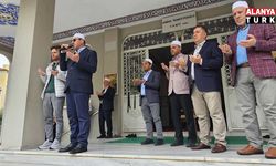 Alanya’da hacı adayları dualarla kutsal topraklara uğurlandı