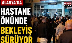ÇAVUŞOĞLU’NUN KARDEŞİ İÇİN HASTANE ÖNÜNDE BEKLEYİŞ SÜRÜYOR