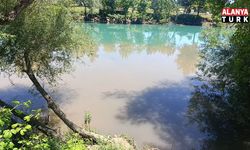 Manavgat Irmağı'nda kaynağı belirlenemeyen görüntü endişelendiriyor