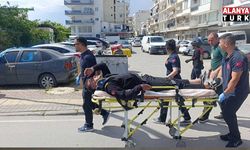 Bisikletli çocuğa çarpmamak için motosikletini devirip yaralandı