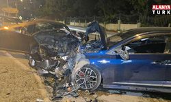 Otomobiller kafa kafaya çarpıştı: 3 yaralı