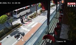 Yaya geçidinde devrilerek sürüklendi