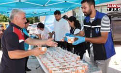 Aksu Belediyesi'nden aşure ikramı