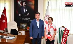 Bilek güreşinde dereceler elde eden Ayşe Büyükkaçar, ilçenin gururu oldu