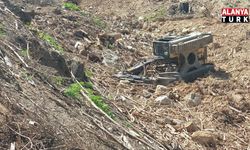 Devrilen iş makinesinin altında kalan operatör hayatını kaybetti