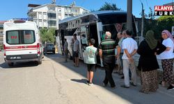 Direksiyon başında rahatsızlanan servis şoförünün kullandığı midibüs direğe çarptı