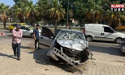 Kontrolden çıkan otomobil refüjdeki bariyerlere çarptı: 1 yaralı