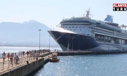 İngiliz turistler kruvaziyerle Alanya’ya geldi