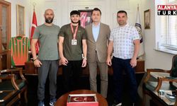Dünya şampiyonundan Kaymakam Öztürk’e ziyaret