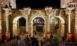 ANTALYA'NIN TARİHİ KAPISI AYDINLATILDI