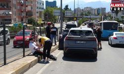 Üst geçitte 4 araç birbirine girdi: 1 yaralı