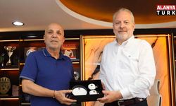 Alanya Üniversitesi Rektörü Sağer’den Alanyaspor’a ziyaret