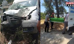 Alanya'da kamyonet ağaca çarptı: 1 ölü, 1 ağır yaralı