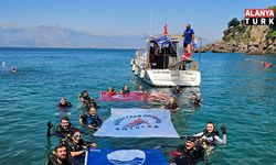 Antalya'da dip temizliğinde çok sayıda plastik ve teneke ambalaj atığı çıkarıldı